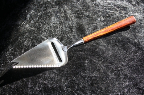 20-004-11-04 - dessertosthyvel cocobolo 150 kr
