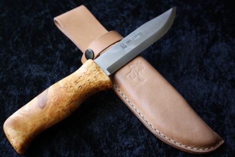 10-005-37-03 - Jaktkniv Mazurbjörk 1695 kr