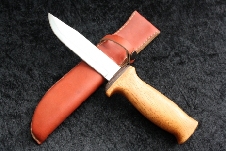 10-005-35-10- Jaktkniv Malaysiskt trä 1195 kr