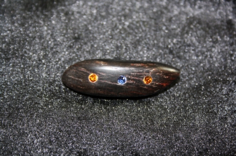 35-002-17-02-ebenholz med 3 swarowski 225 kr