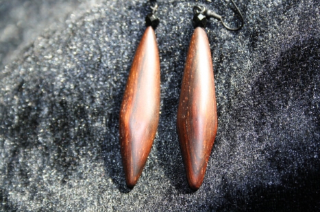 40-007-13-07 - Cocobolo med pärla 500 kr